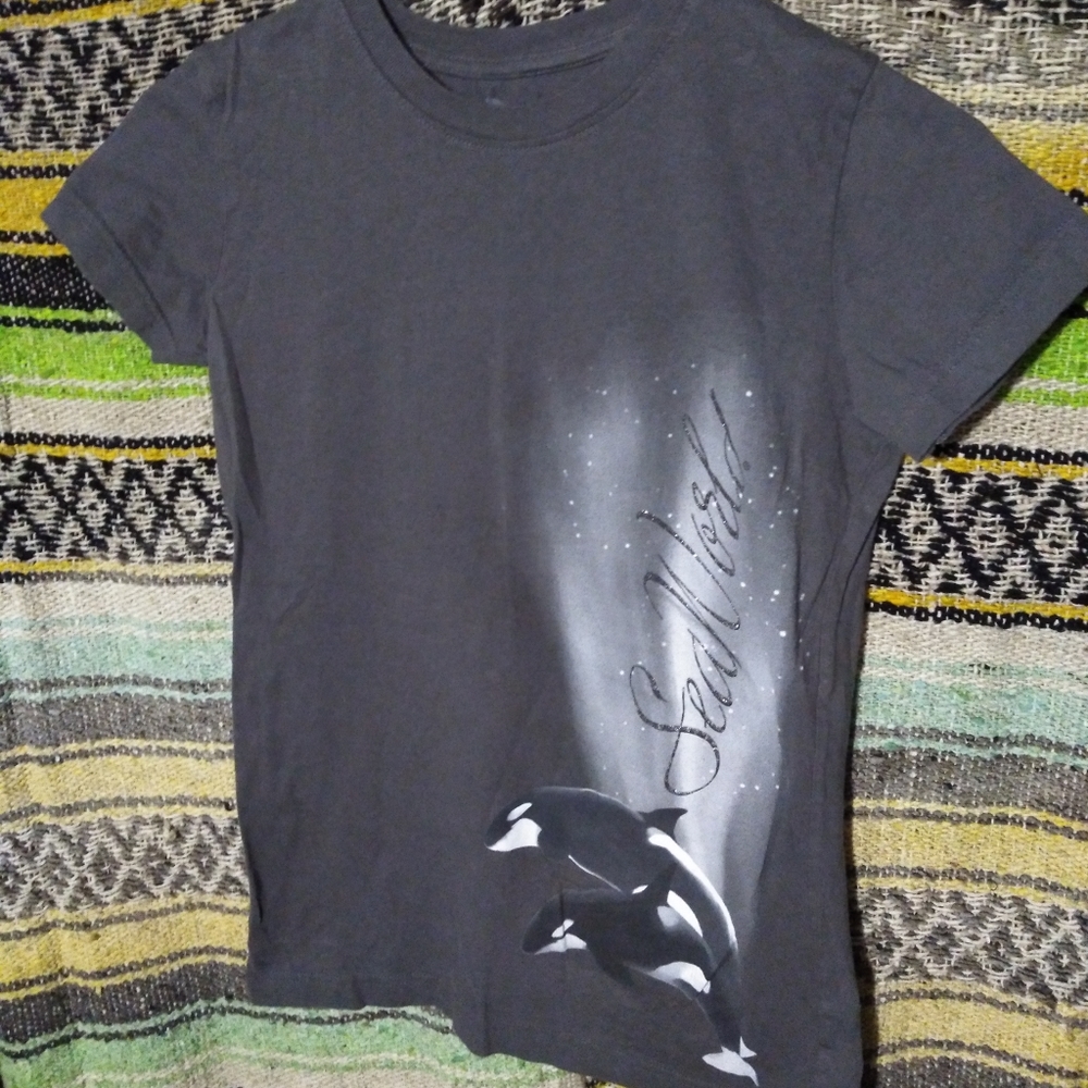 Vintage Sea World shirt